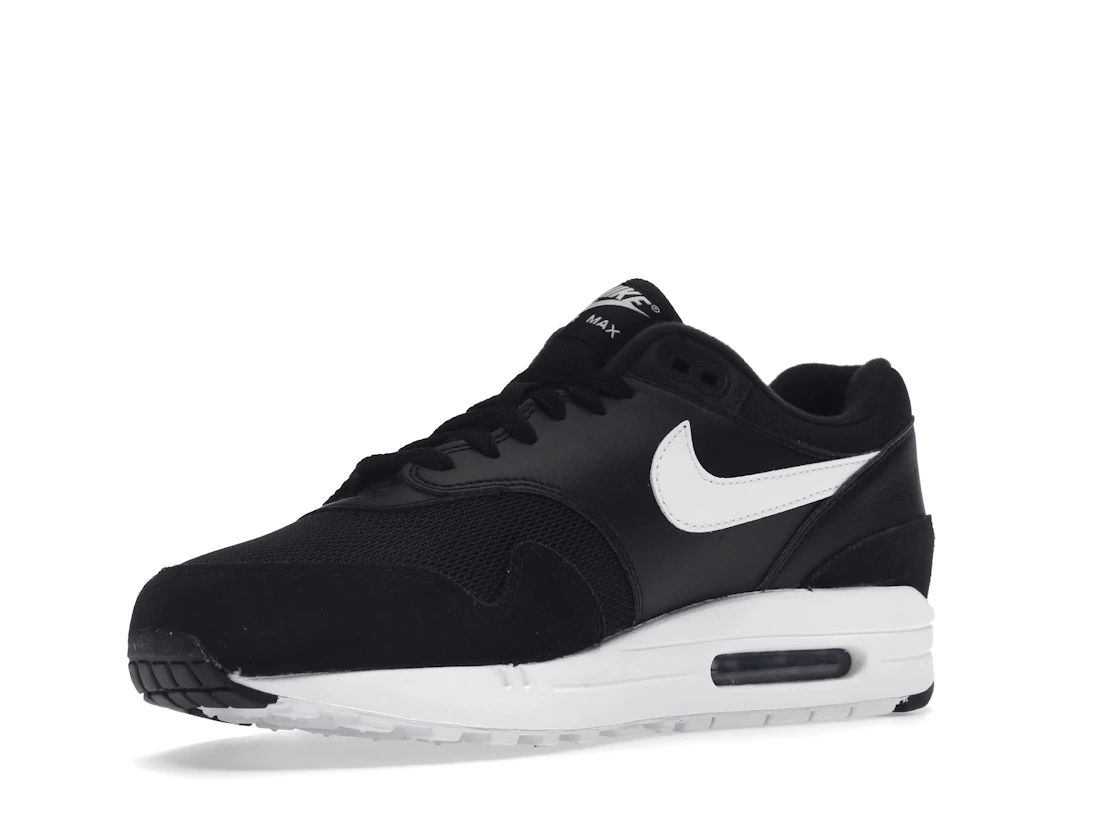 Vue 15 de Nike Air Max 1 Black White (2019)