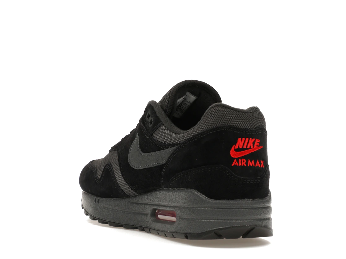 Vue 25 de Nike Air Max 1 Bred