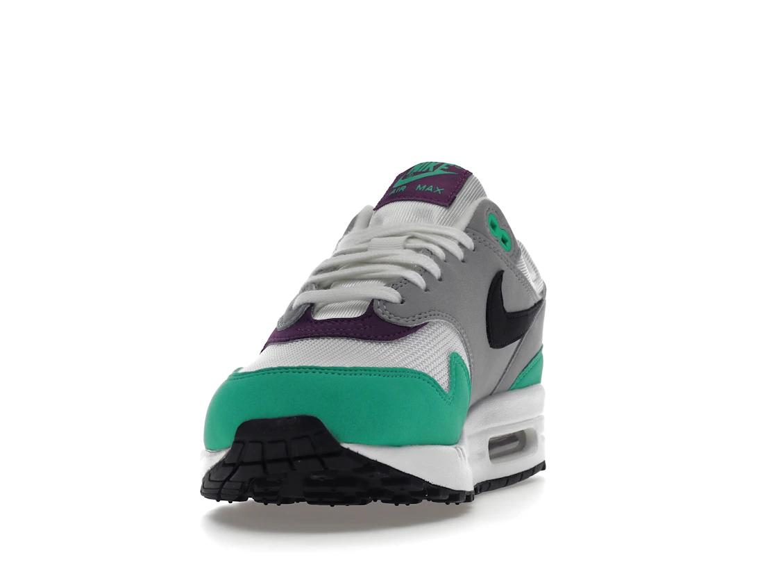 Vue 12 de Nike Air Max 1 Clear Emerald 