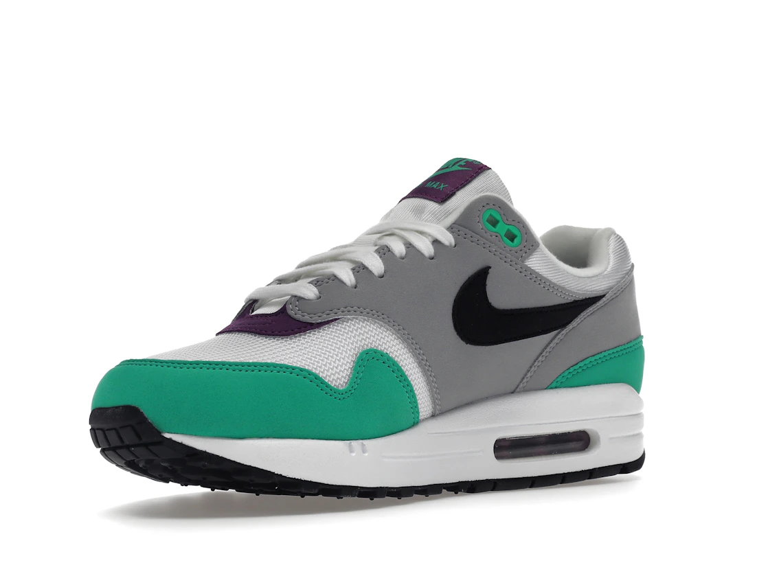 Vue 15 de Nike Air Max 1 Clear Emerald 
