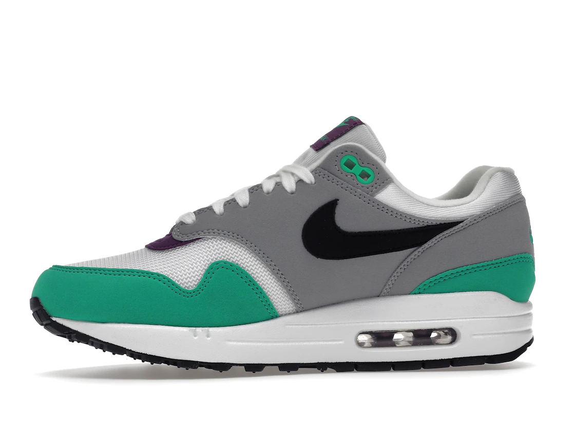 Vue 18 de Nike Air Max 1 Clear Emerald 