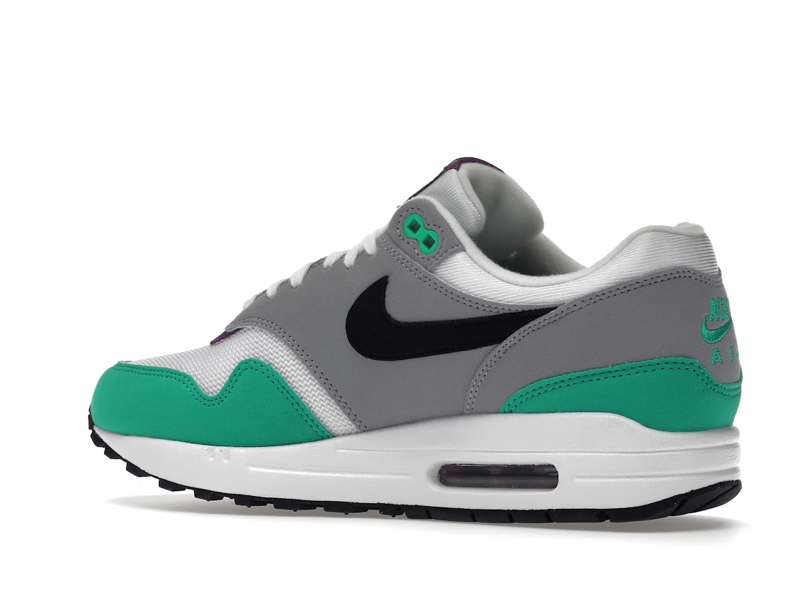 Vue 22 de Nike Air Max 1 Clear Emerald 
