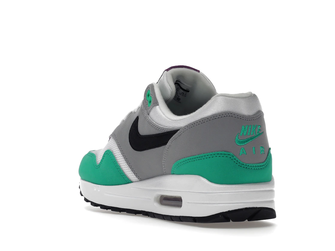 Vue 25 de Nike Air Max 1 Clear Emerald 
