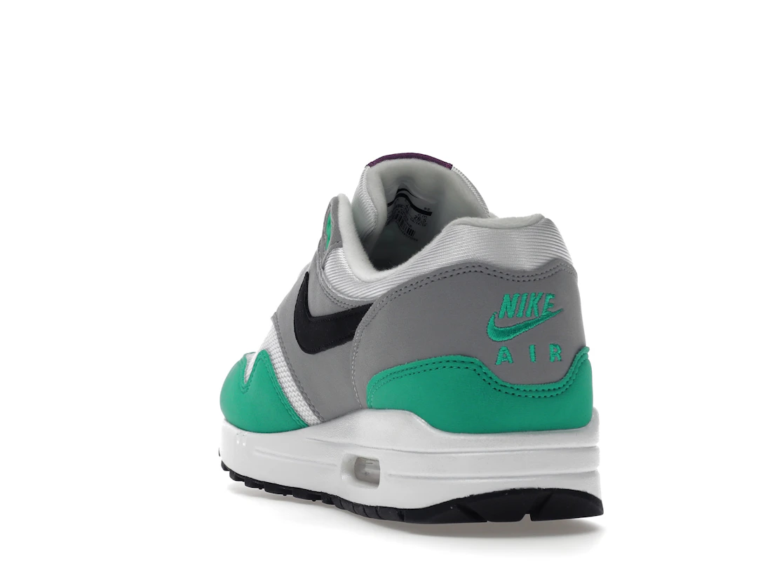 Vue 26 de Nike Air Max 1 Clear Emerald 