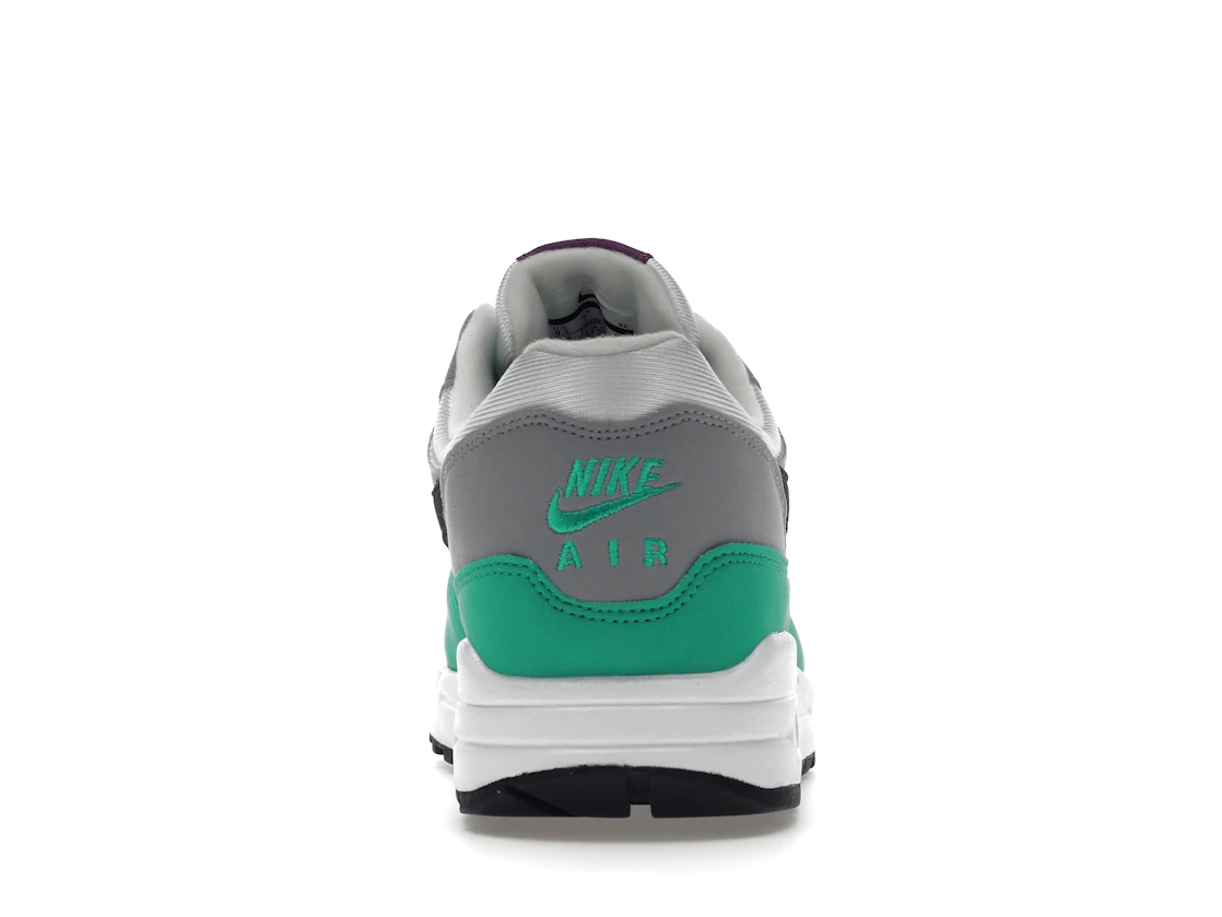 Vue 28 de Nike Air Max 1 Clear Emerald 