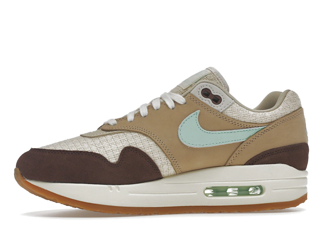 Vue 18 de Nike Air Max 1 Crepe Brown (2022)