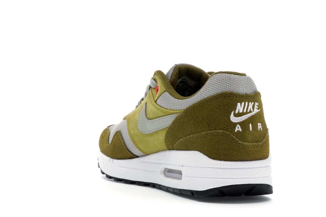 Vue 26 de Nike Air Max 1 Curry Pack (Olive)