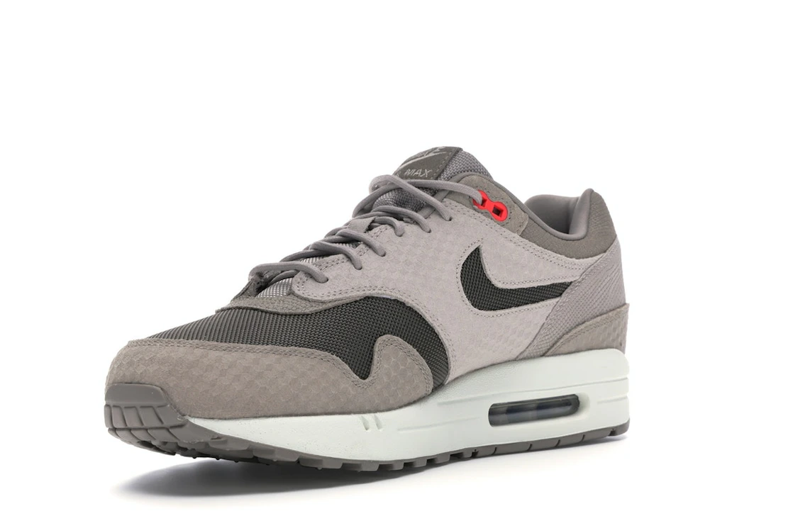 Vue 14 de Nike Air Max 1 Cut Out Swoosh Moon Particle