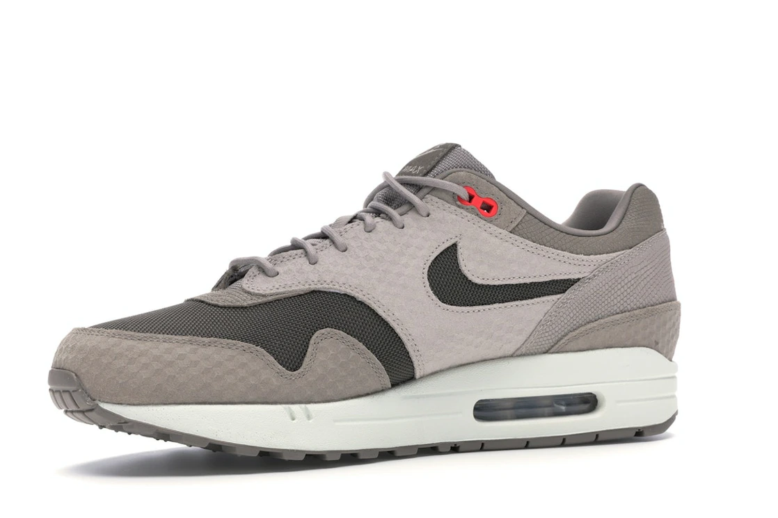 Vue 16 de Nike Air Max 1 Cut Out Swoosh Moon Particle