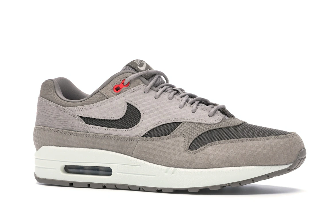 Vue 3 de Nike Air Max 1 Cut Out Swoosh Moon Particle