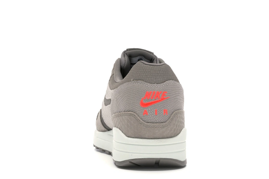 Vue 27 de Nike Air Max 1 Cut Out Swoosh Moon Particle