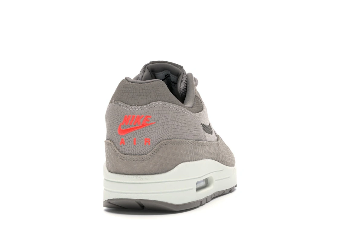 Vue 29 de Nike Air Max 1 Cut Out Swoosh Moon Particle