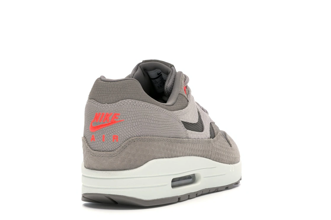 Vue 30 de Nike Air Max 1 Cut Out Swoosh Moon Particle