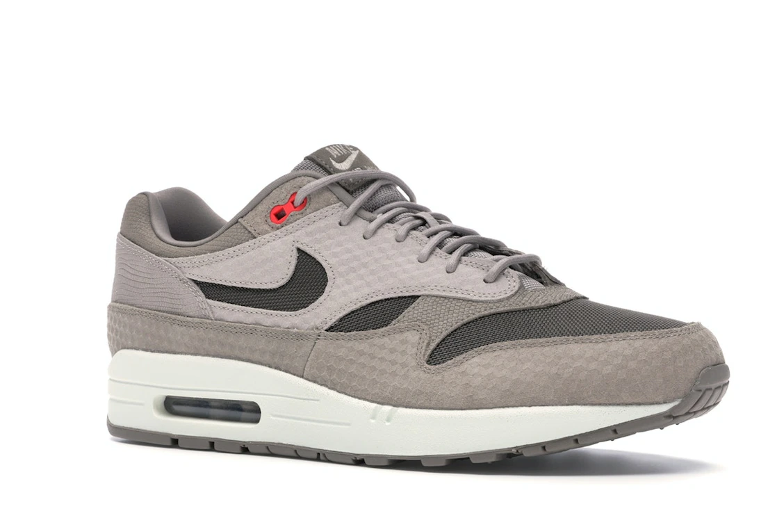 Vue 4 de Nike Air Max 1 Cut Out Swoosh Moon Particle