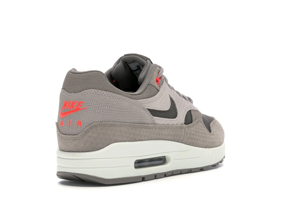 Vue 31 de Nike Air Max 1 Cut Out Swoosh Moon Particle