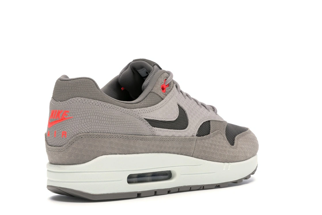 Vue 32 de Nike Air Max 1 Cut Out Swoosh Moon Particle