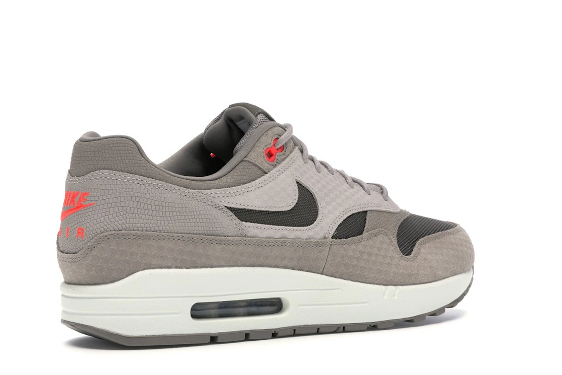 Vue 33 de Nike Air Max 1 Cut Out Swoosh Moon Particle