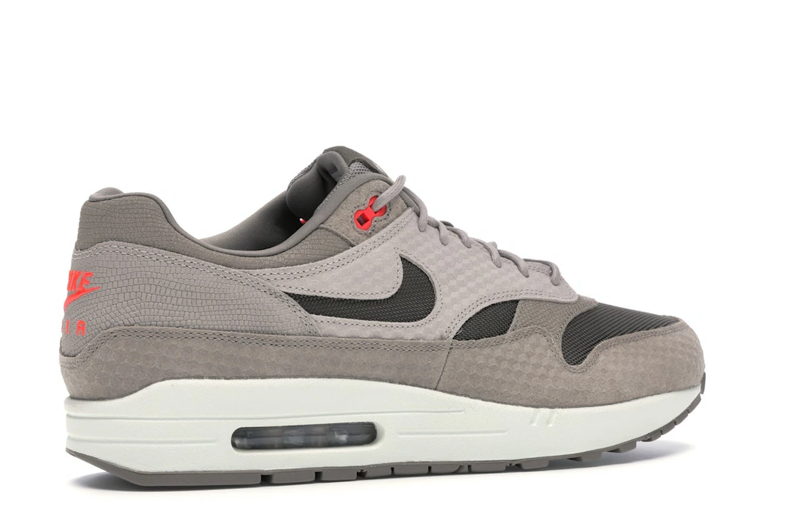 Vue 34 de Nike Air Max 1 Cut Out Swoosh Moon Particle