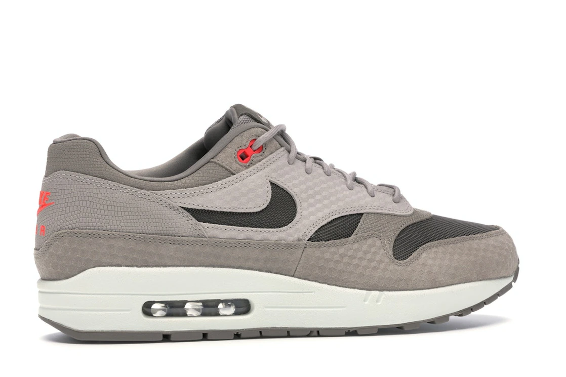 Vue 35 de Nike Air Max 1 Cut Out Swoosh Moon Particle