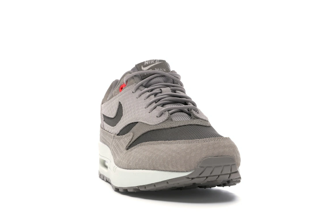 Vue 8 de Nike Air Max 1 Cut Out Swoosh Moon Particle