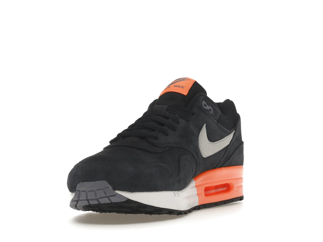 Vue 13 de Nike Air Max 1 Dark Obsidian Atomic Orange