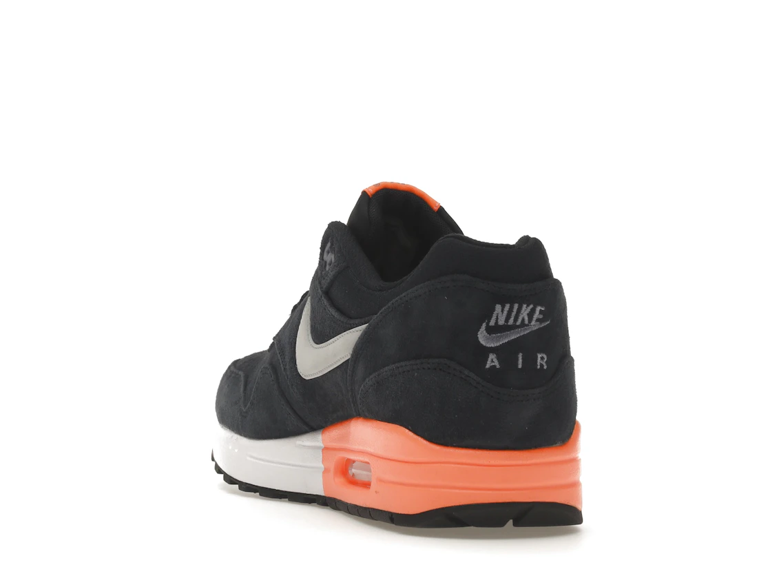 Vue 26 de Nike Air Max 1 Dark Obsidian Atomic Orange