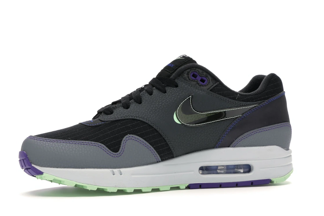 Vue 17 de Nike Air Max 1 Future Swoosh Pack