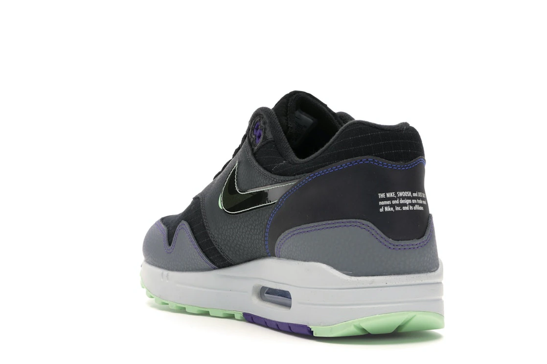 Vue 25 de Nike Air Max 1 Future Swoosh Pack