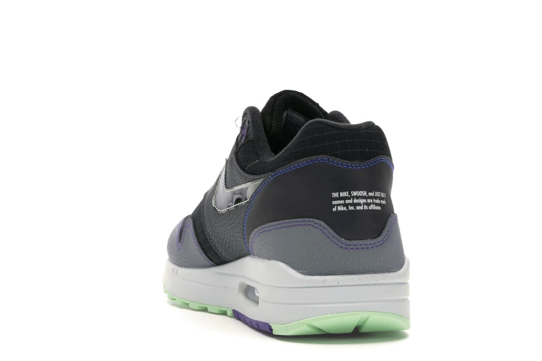 Vue 26 de Nike Air Max 1 Future Swoosh Pack