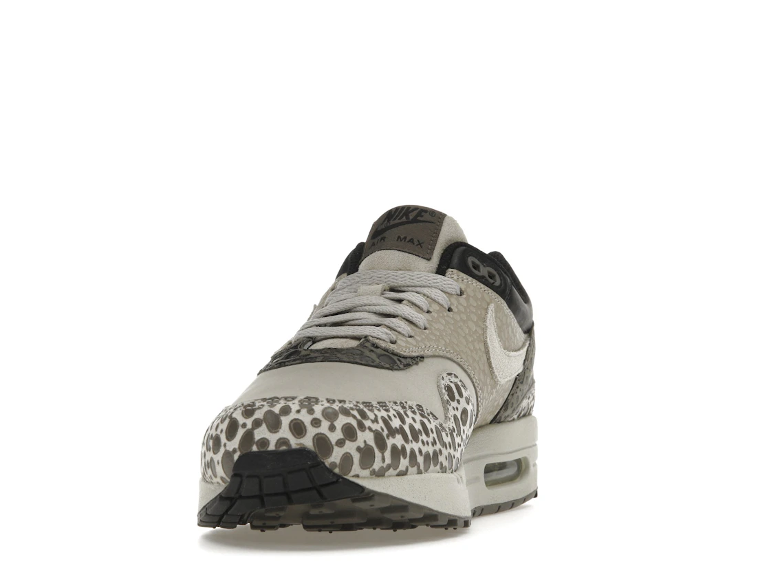 Vue 12 de Nike Air Max 1 Grey Safari