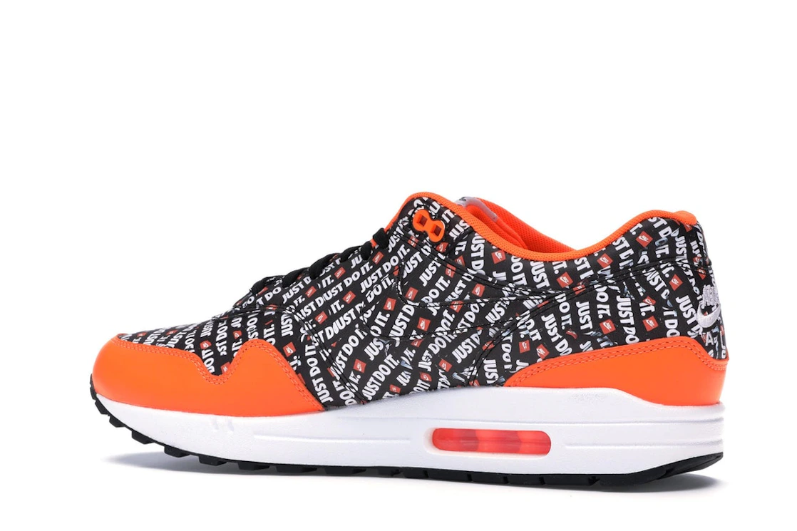 Vue 22 de Nike Air Max 1 Just Do It Pack Black Orange
