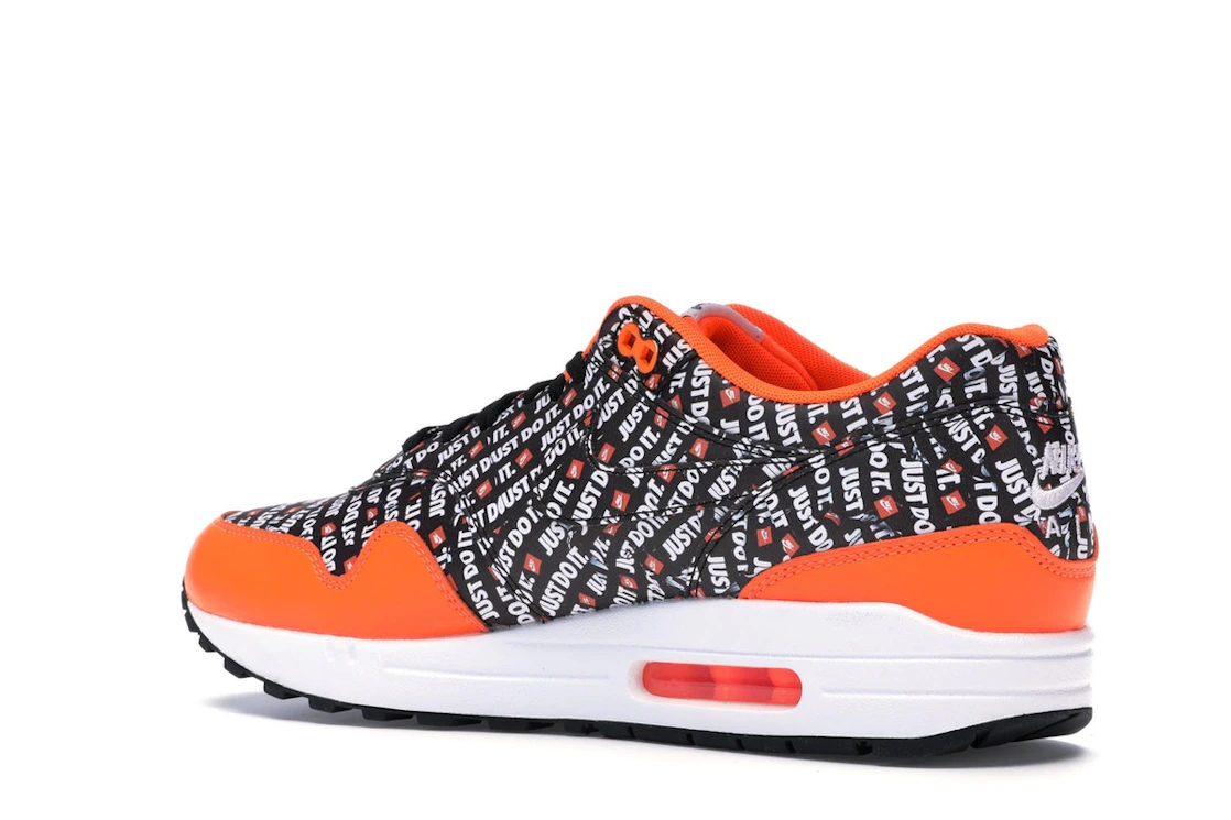 Vue 23 de Nike Air Max 1 Just Do It Pack Black Orange