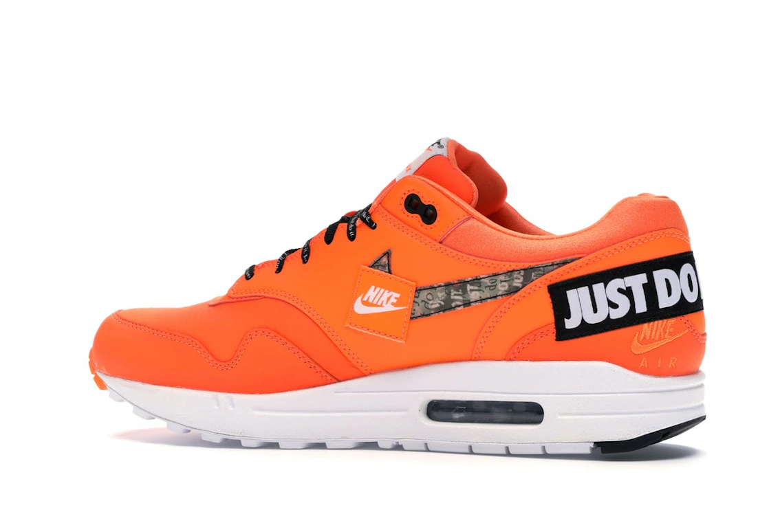 Vue 21 de Nike Air Max 1 Just Do It Pack Orange