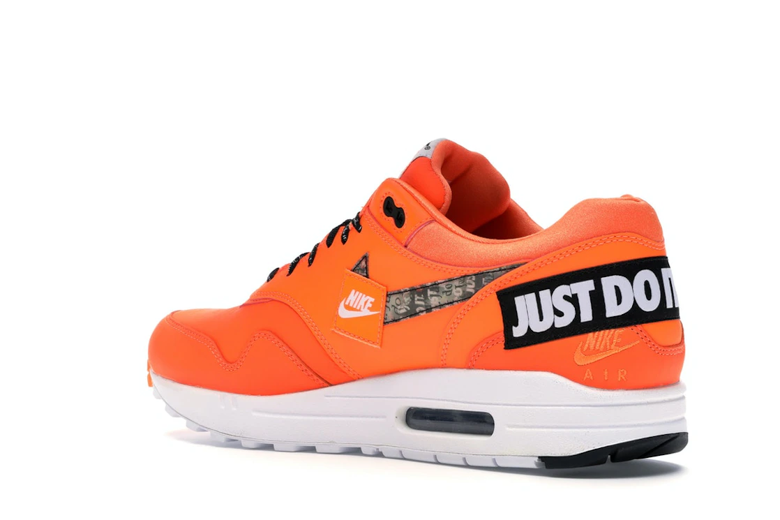 Vue 23 de Nike Air Max 1 Just Do It Pack Orange