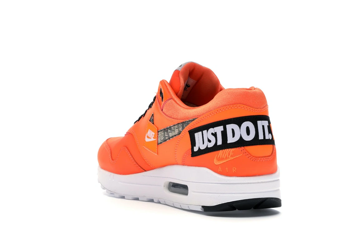 Vue 25 de Nike Air Max 1 Just Do It Pack Orange