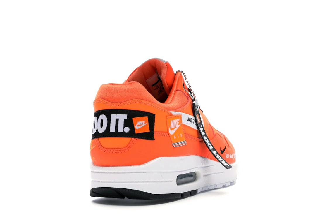 Vue 30 de Nike Air Max 1 Just Do It Pack Orange