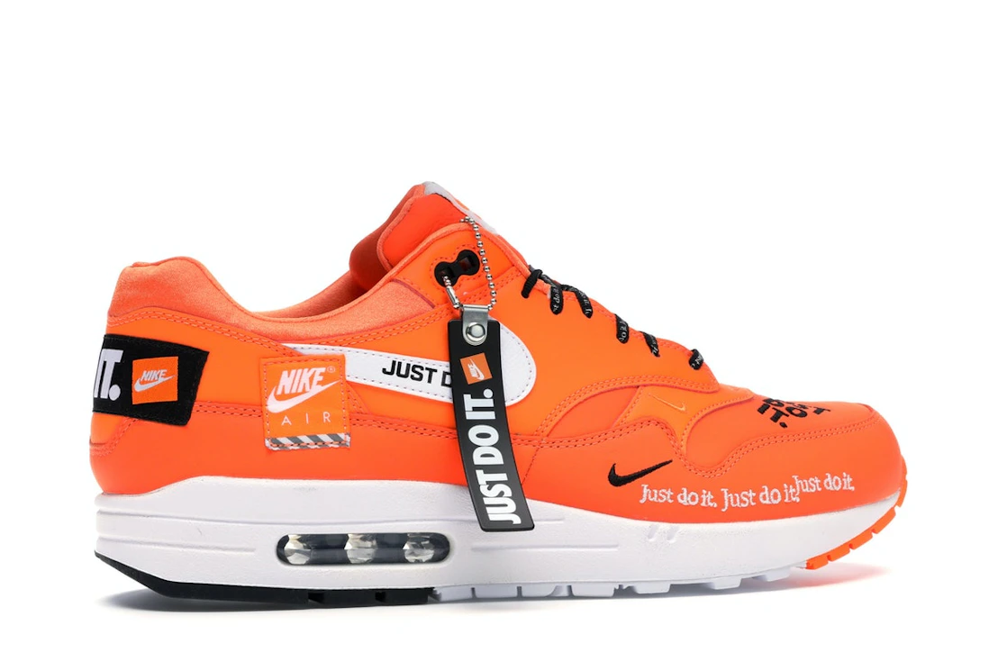 Vue 35 de Nike Air Max 1 Just Do It Pack Orange