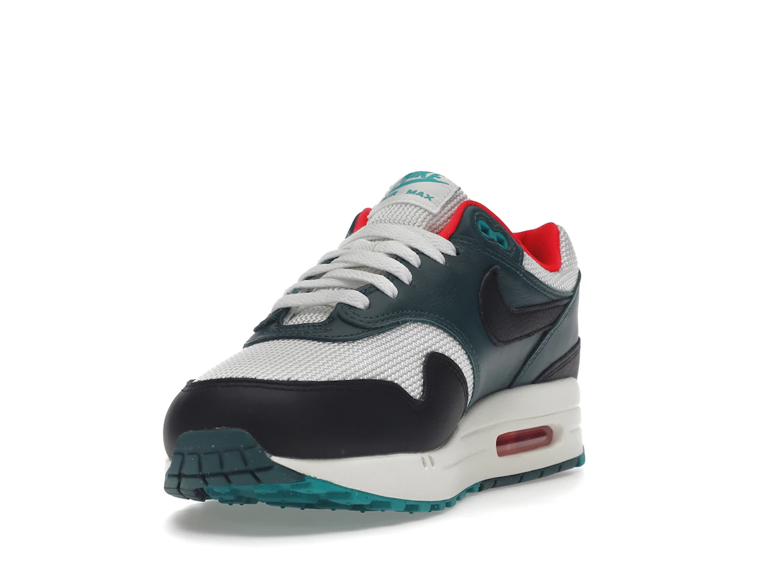 Vue 13 de Nike Air Max 1 LeBron James Liverpool F.C.