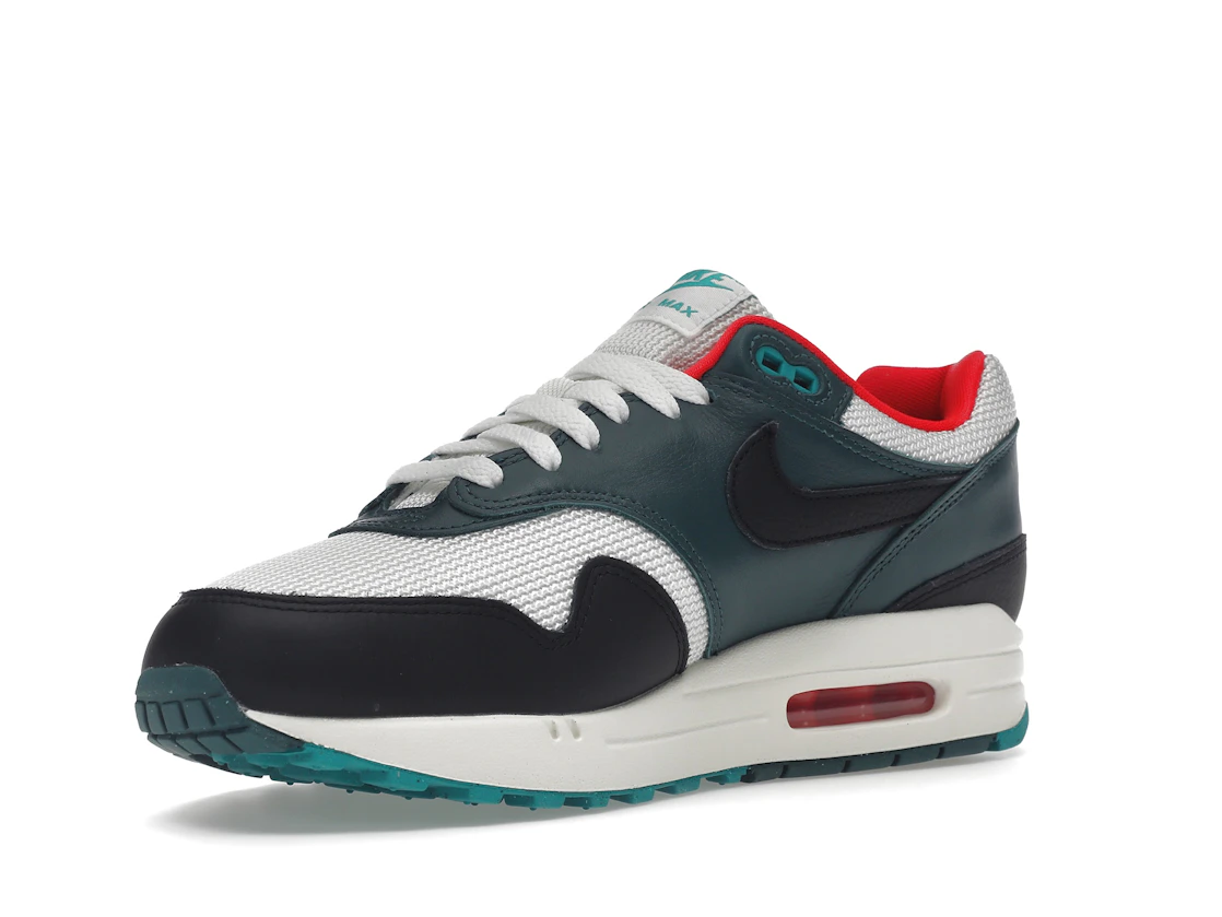 Vue 15 de Nike Air Max 1 LeBron James Liverpool F.C.