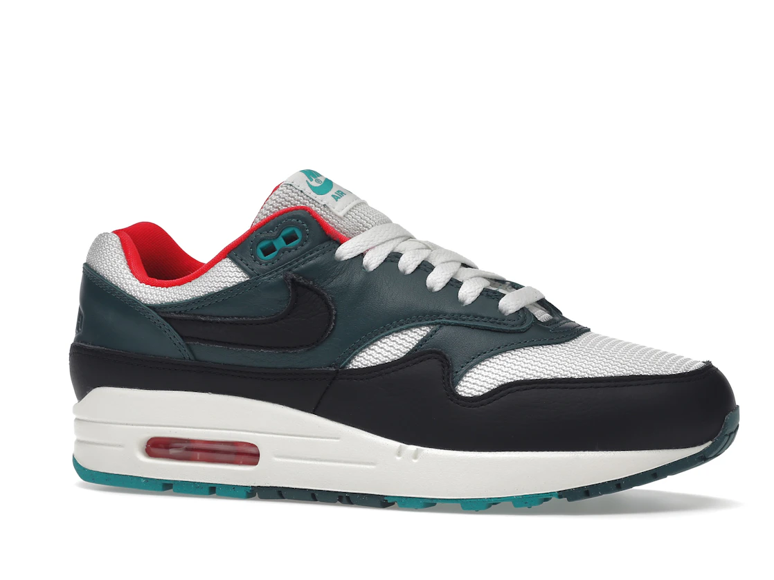Vue 3 de Nike Air Max 1 LeBron James Liverpool F.C.