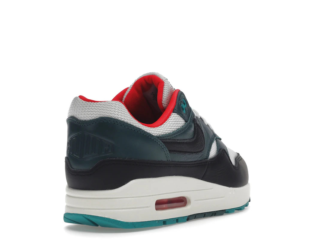 Vue 31 de Nike Air Max 1 LeBron James Liverpool F.C.