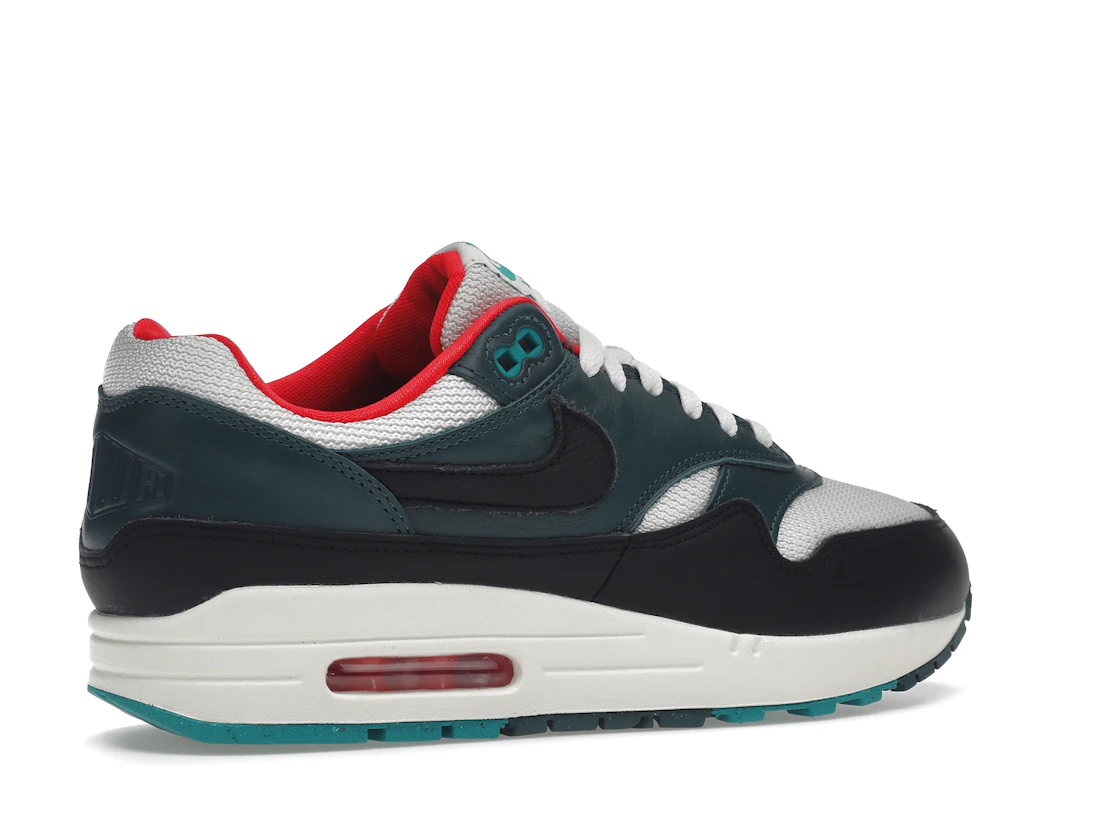 Vue 34 de Nike Air Max 1 LeBron James Liverpool F.C.