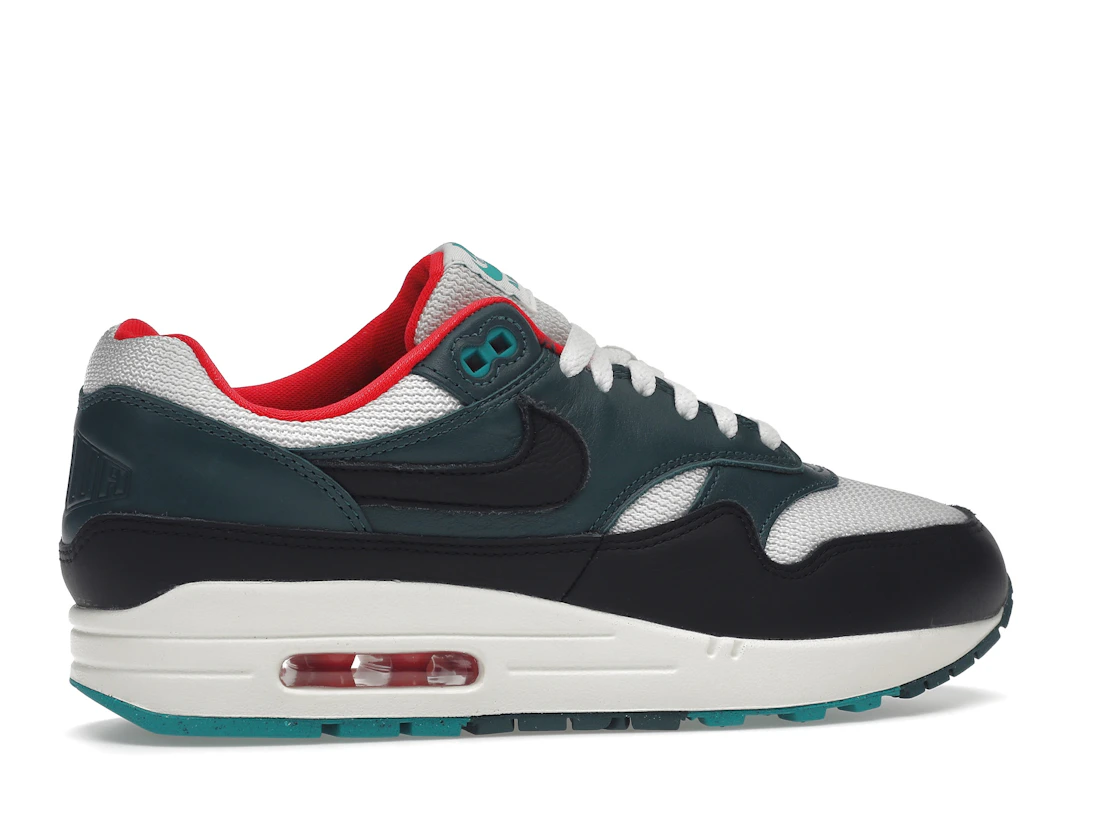 Vue 35 de Nike Air Max 1 LeBron James Liverpool F.C.