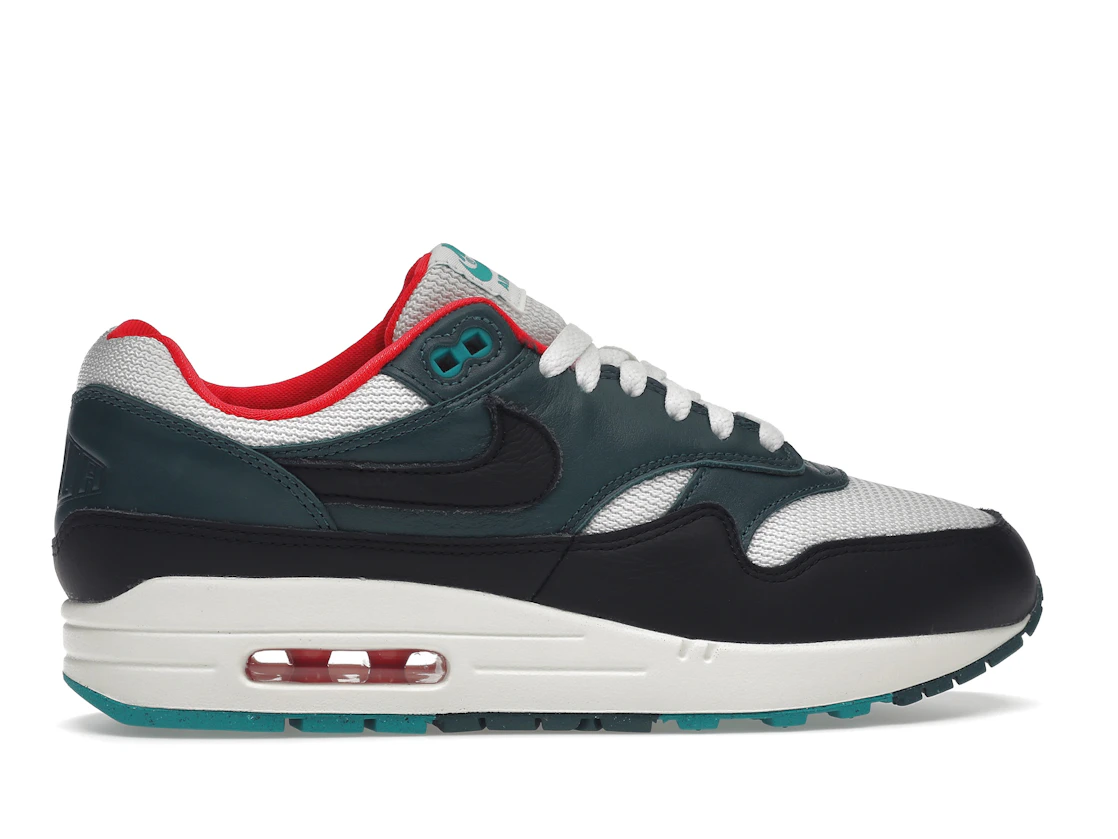 Vue 36 de Nike Air Max 1 LeBron James Liverpool F.C.