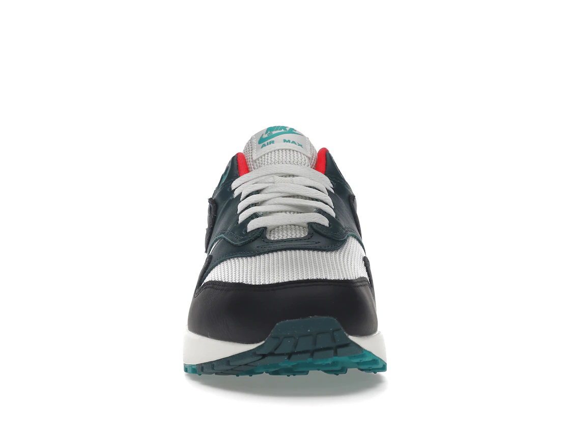 Vue 10 de Nike Air Max 1 LeBron James Liverpool F.C.