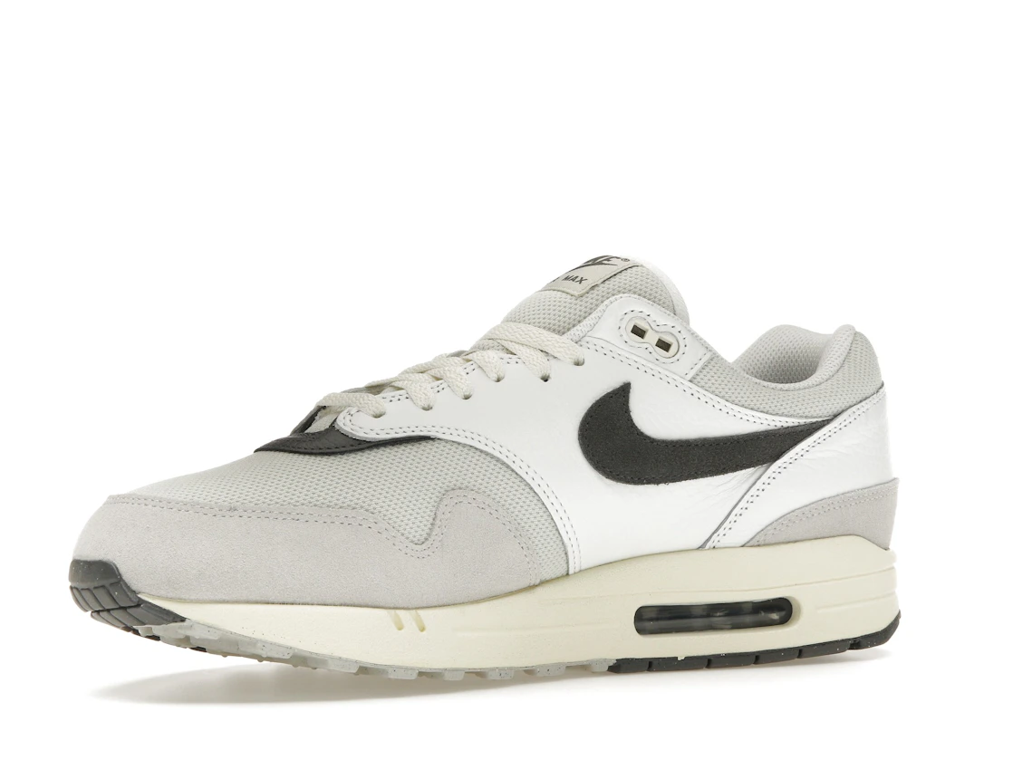 Vue 16 de Nike Air Max 1 Light Bone Iron Grey