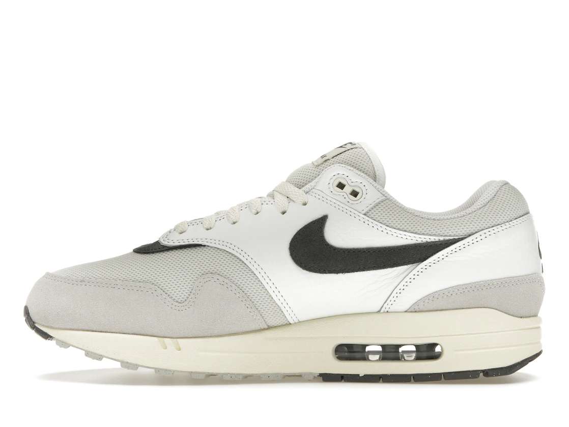 Vue 19 de Nike Air Max 1 Light Bone Iron Grey