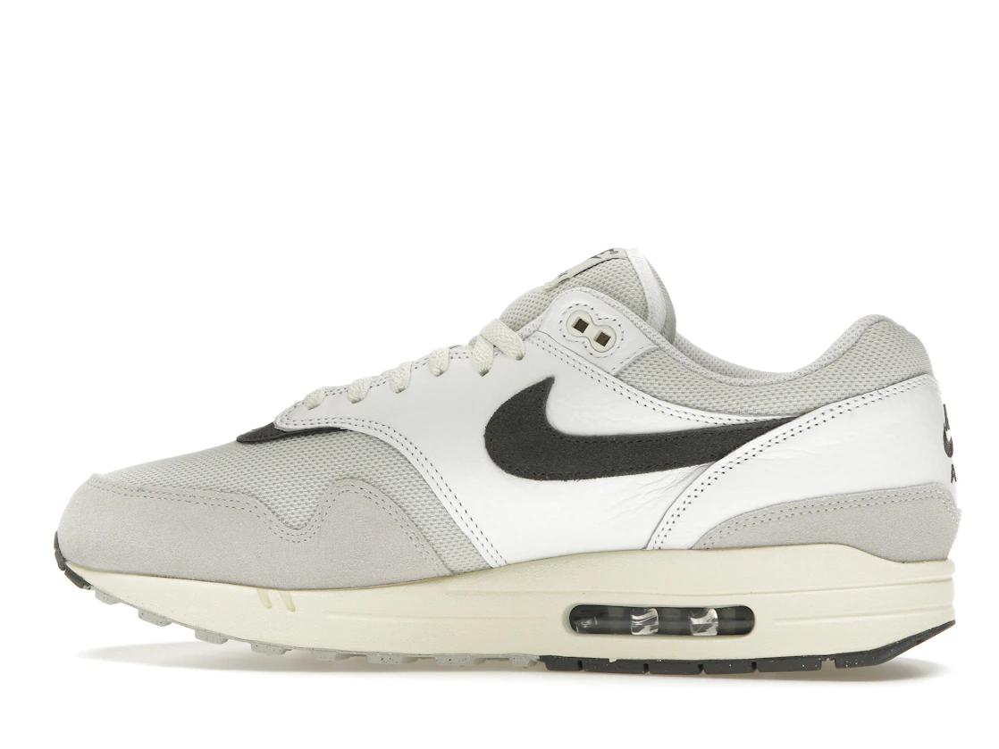 Vue 20 de Nike Air Max 1 Light Bone Iron Grey