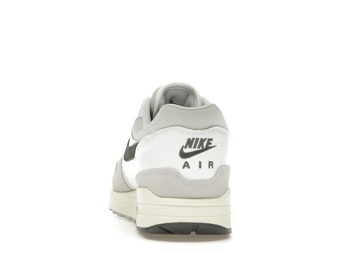Vue 27 de Nike Air Max 1 Light Bone Iron Grey