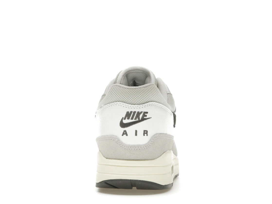 Vue 28 de Nike Air Max 1 Light Bone Iron Grey